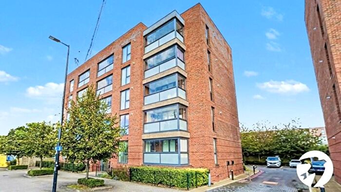 2 Bedroom Flat For Sale In Corporation Street, Rochester, Kent, ME1