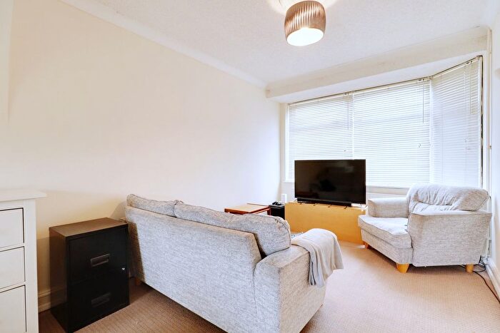 3 Bedroom Terraced House For Sale In Upminster Road South, Rainham, RM13