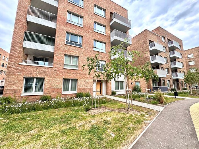 3 Bedroom Flat To Rent In Frogley Park, Barking, IG11