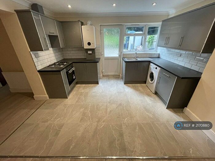 3 Bedroom Flat To Rent In Osborne Road South, Southampton, SO17
