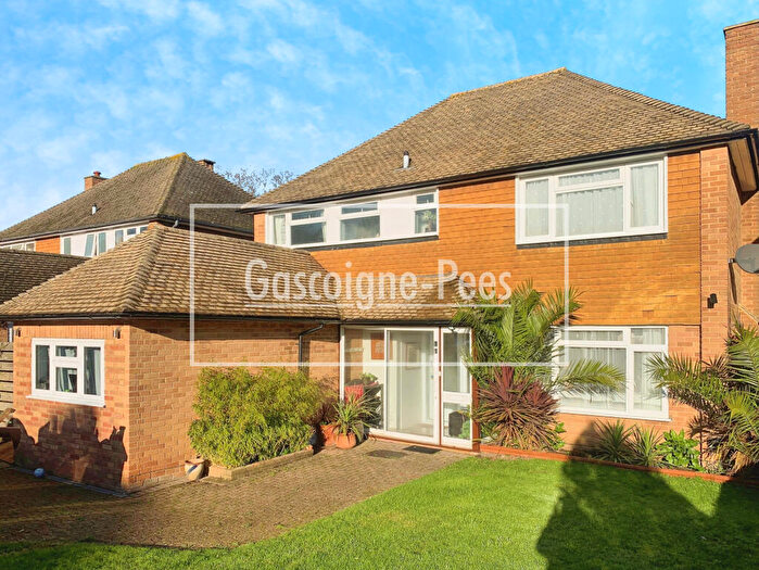 4 Bedroom House To Rent In Cleveland Gardens, Worcester Park, KT4