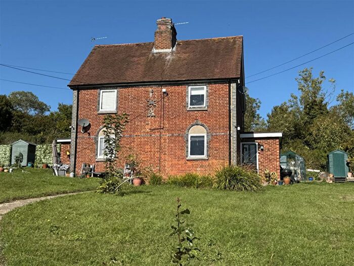 3 Bedroom Cottage To Rent In Stangate Road, Birling, West Malling, ME19