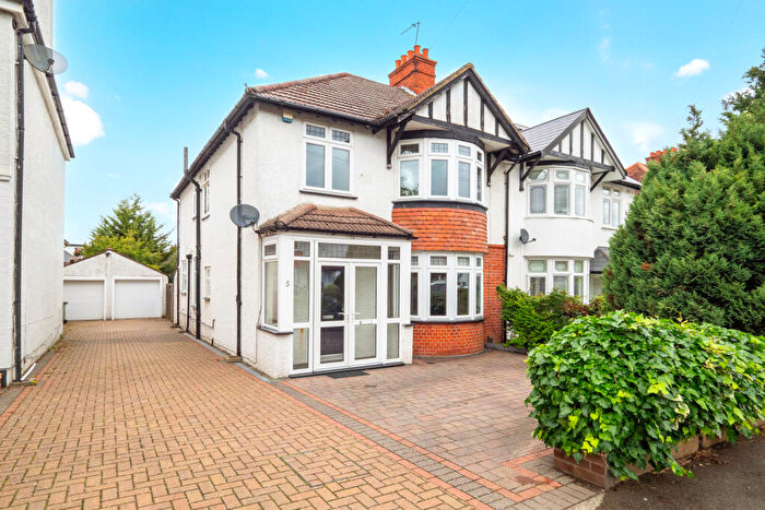 4 Bedroom House To Rent In Hillside Road, Cheam, Sutton, SM2