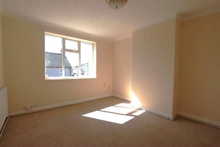 1 Bedroom Flat To Rent In Whyke Lane, Chichester, PO19