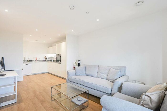 1 Bedroom Flat To Rent In Madeira Street, , Bow, London, E14