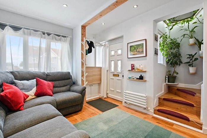 2 Bedroom Maisonette For Sale In Tadworth Road, London, NW2