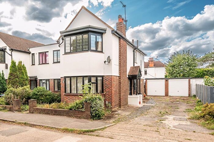 2 Bedroom Maisonette To Rent In Hampton Court Way, Thames Ditton, KT7