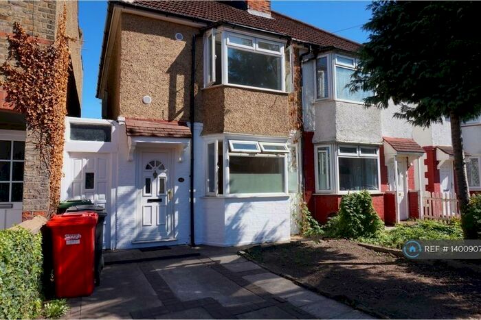 3 Bedroom Semi-Detached House To Rent In Grays Road, Slough, SL1