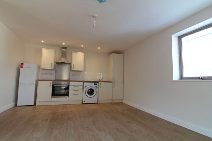 1 Bedroom Flat To Rent In Trinity School Lane, Cheltenham, GL52