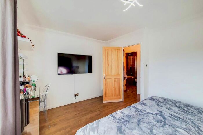 1 Bedroom Flat To Rent In Wrights Road, South Norwood, London, SE25