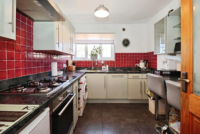 2 Bedroom Flat For Sale In Lorain Walk, Bristol, Somerset, BS10