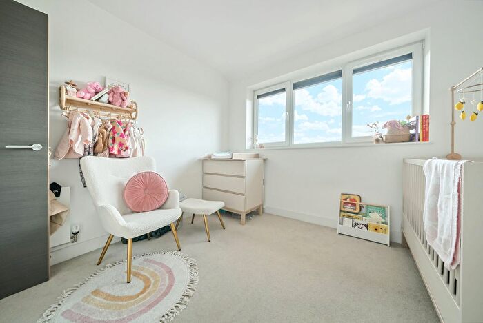 2 Bedroom Flat For Sale In Flambard Way, Godalming, GU7