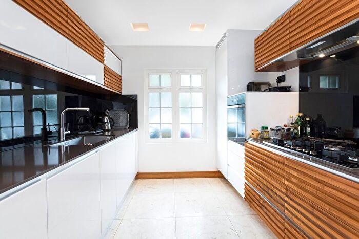 4 Bedroom Town House To Rent In Abbotsbury Close, London, W14