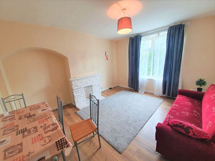 3 Bedroom Terraced House To Rent In Fitzstephen Road, Becontree, Dagenham, RM8
