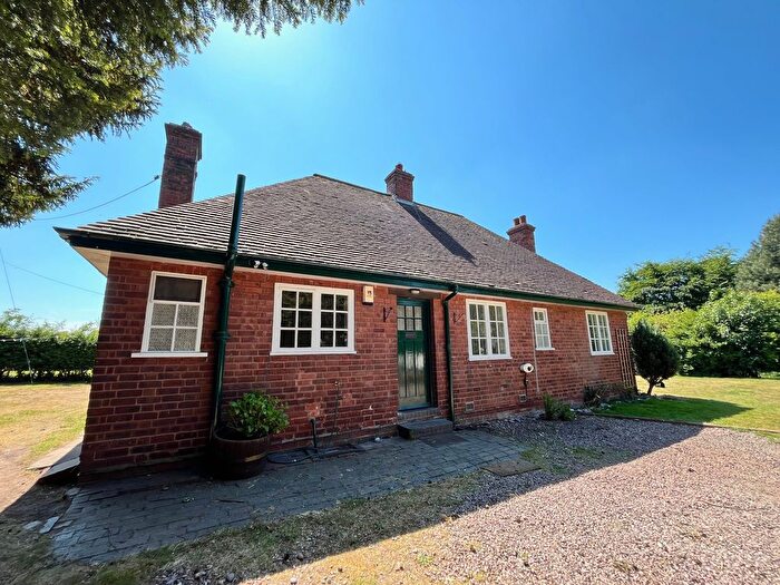 3 Bedroom Property To Rent In Tamworth Road, Lichfield, WS14