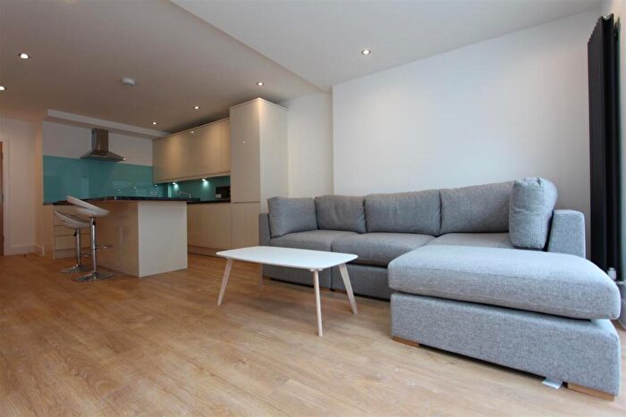 2 Bedroom Town House To Rent In Beaconsfield Road, Seven Sisters, N15
