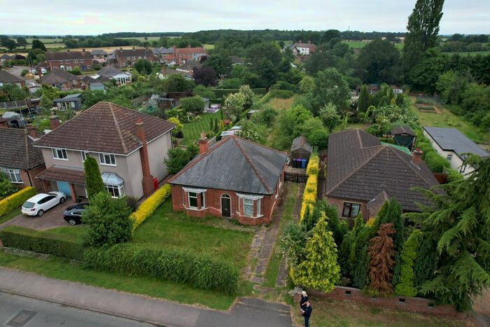 2 Bedroom Detached Bungalow For Sale In Willingham Road, Knaith Park, DN21