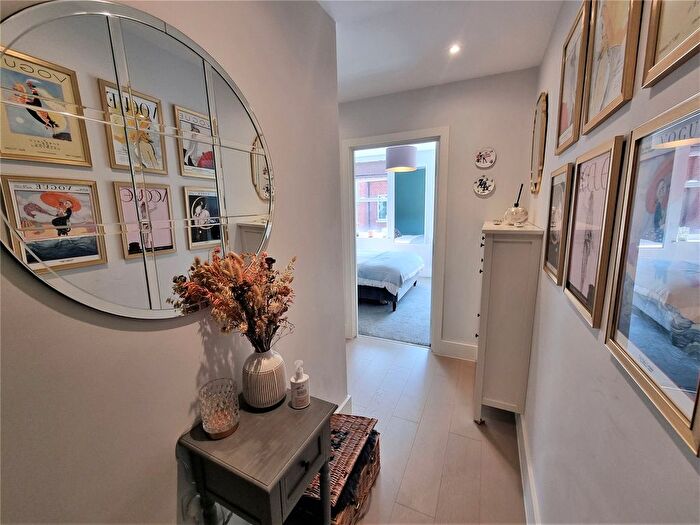 1 Bedroom Flat For Sale In Guildford, Surrey, GU1