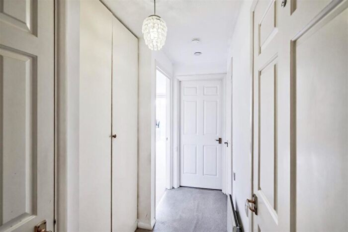 1 Bedroom Flat For Sale In Cambridge Road, Wanstead, E11