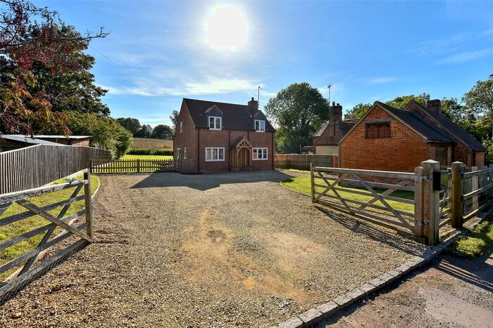 3 Bedroom Detached House To Rent In The Street, Ipsden, Wallingford, Oxfordshire, OX10