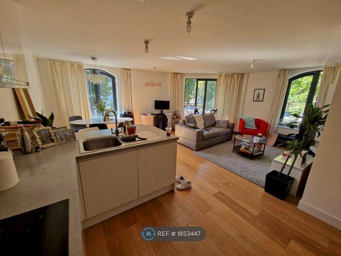 2 Bedroom Flat To Rent In Cocoa Mill Apartments, London, SE16