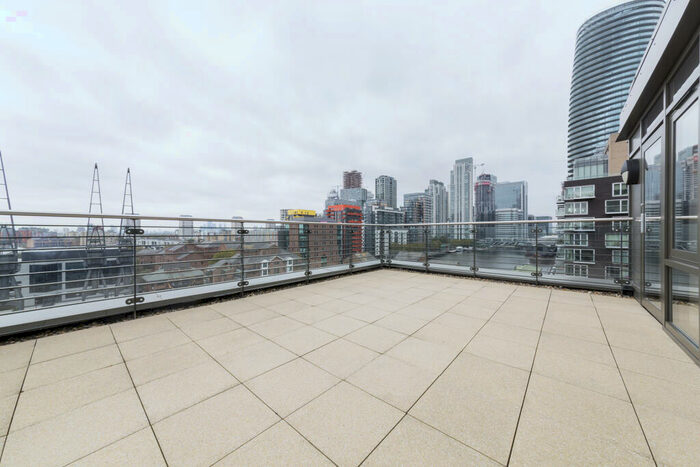 1 Bedroom Apartment To Rent In Clonmel Court, Turnberry Quay, Canary Wharf, London, E14