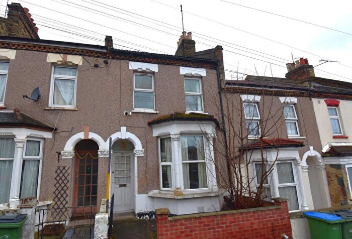 3 Bedroom Terraced House For Sale In Tewson Road, Plumstead, SE18