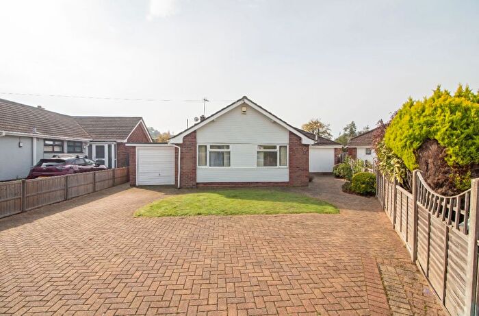 3 Bedroom Detached Bungalow For Sale In Dorset Close, Horndean, PO8