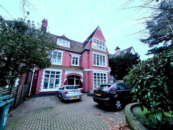 Flat To Rent In Hornsey Lane, Highgate, N6