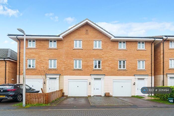 3 Bedroom End Of Terrace House To Rent In The Firs, Newbury, RG14