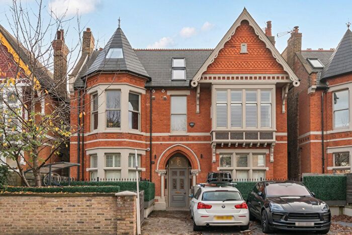 2 Bedroom Flat For Sale In Gordon Road, London, W5