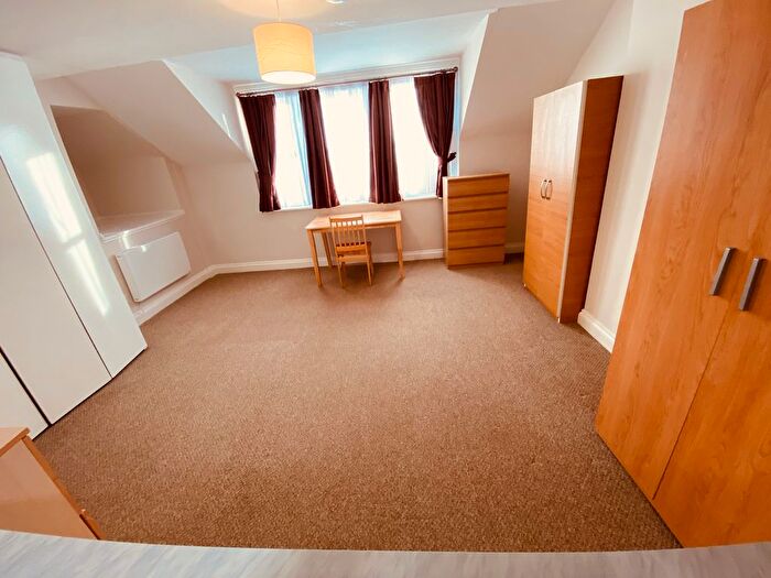 Studio To Rent In Queens Avenue, London, N10