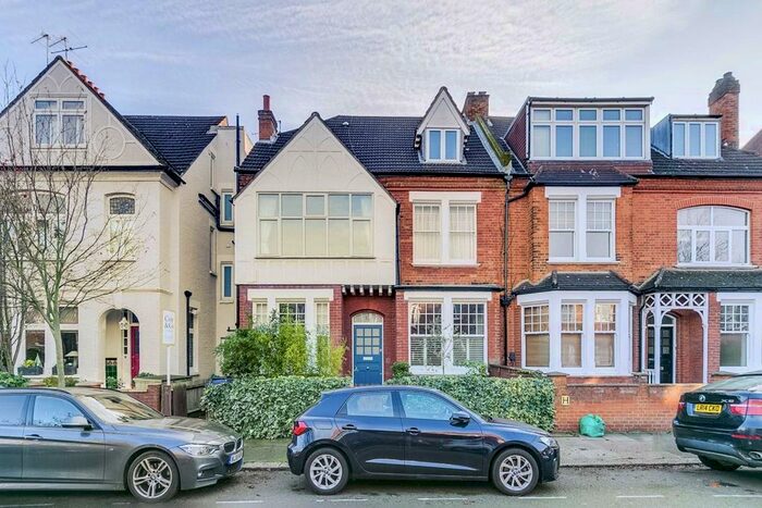 2 Bedroom Flat To Rent In Fairlawn Avenue, London, W4