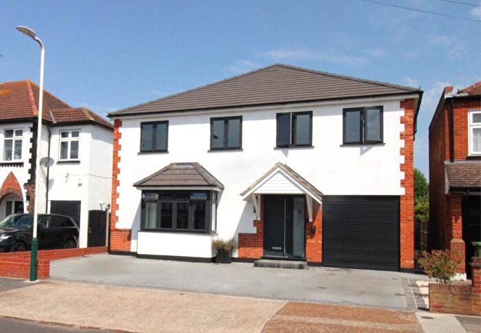 4 Bedroom Detached House For Sale In Tawny Avenue, Upminster, Essex, RM14