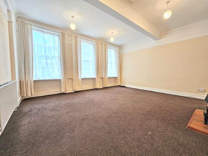 1 Bedroom Flat For Sale In Chequergate, Louth, LN11