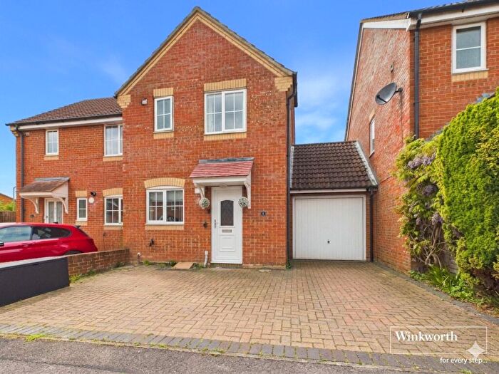 2 Bedroom Semi Detached House For Sale In Harebell Drive, Thatcham, Berkshire, RG18