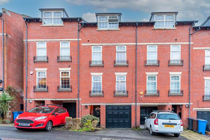 4 Bedroom Terraced House For Sale In Midhill Crescent, Heeley, S2