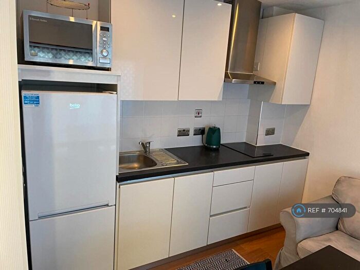 1 Bedroom Flat To Rent In Rothwell Gardens, Dagenham, RM9