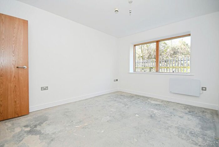 2 Bedroom Flat For Sale In Camlough Walk, Chesterfield, Derbyshire, S41