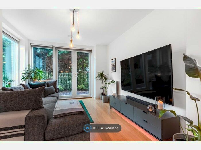 1 Bedroom Flat To Rent In Highbrook House, London, N20