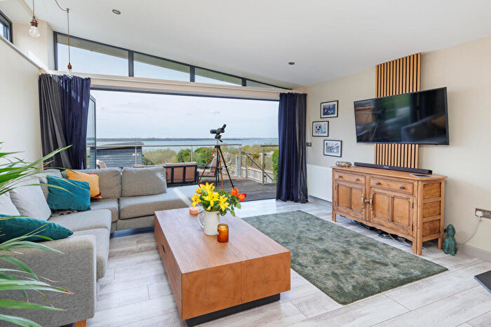 3 Bedroom Bungalow For Sale In Battery Road, Cowes, PO31