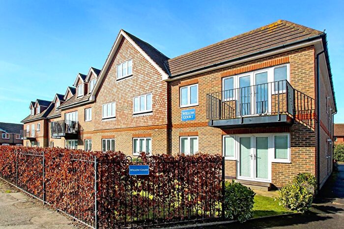 2 Bedroom Flat For Sale In Woodlands Avenue, Rustington, Littlehampton, BN16