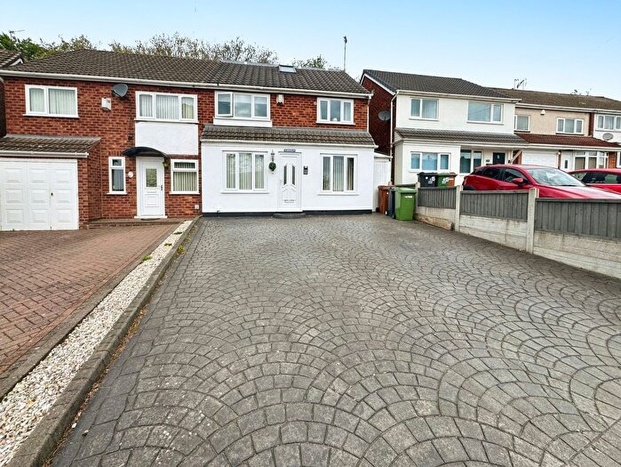 4 Bedroom Semi-Detached House For Sale In Aviemore Crescent, Birmingham, B43