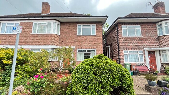 2 Bedroom Maisonette To Rent In Falcourt Close, Sutton, SM1