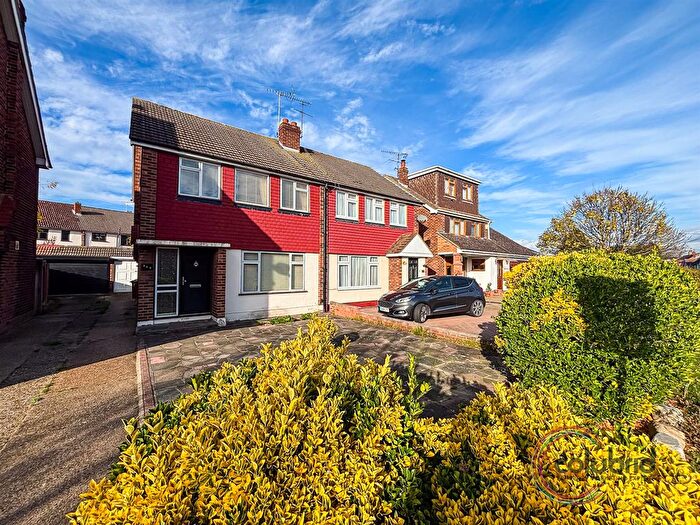 3 Bedroom Semi-Detached House For Sale In Southend Road, Stanford-Le-Hope, SS17