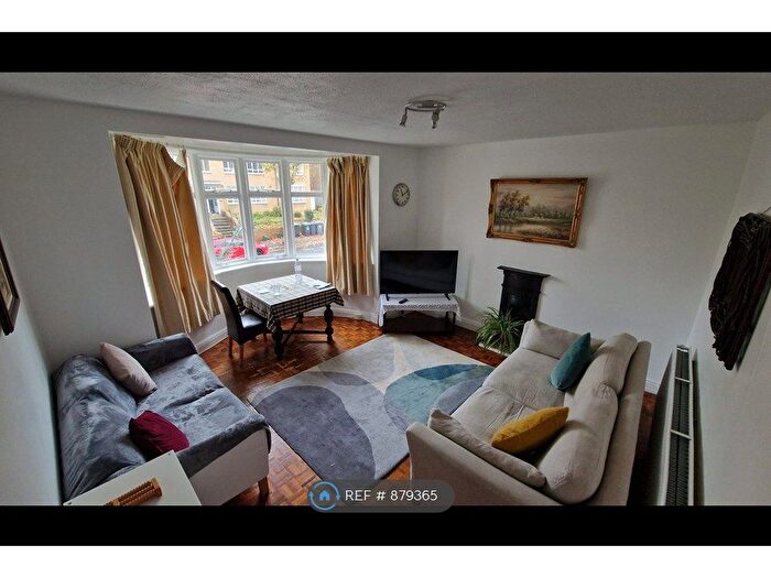 2 Bedroom Flat To Rent In Granville Court, London, N4