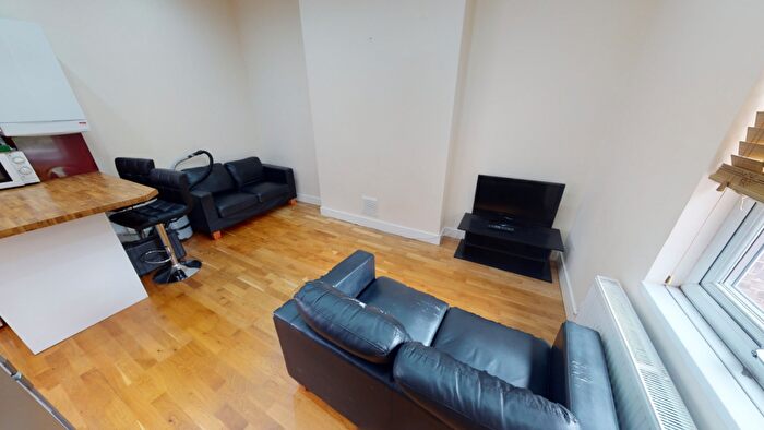 2 Bedroom Apartment To Rent In Flat, Burns Street, Nottingham, NG7