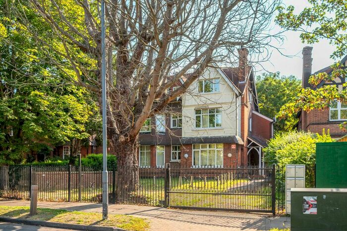 2 Bedroom Flat To Rent In Aldrington Road, Streatham, London, SW16