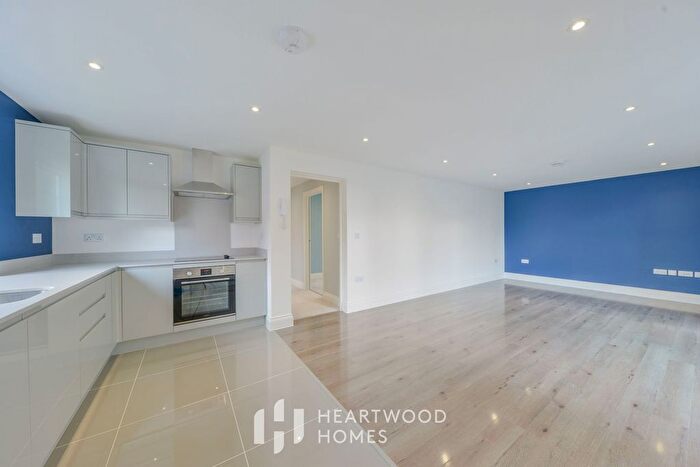 2 Bedroom Flat To Rent In Orton Place, St Albans, AL4