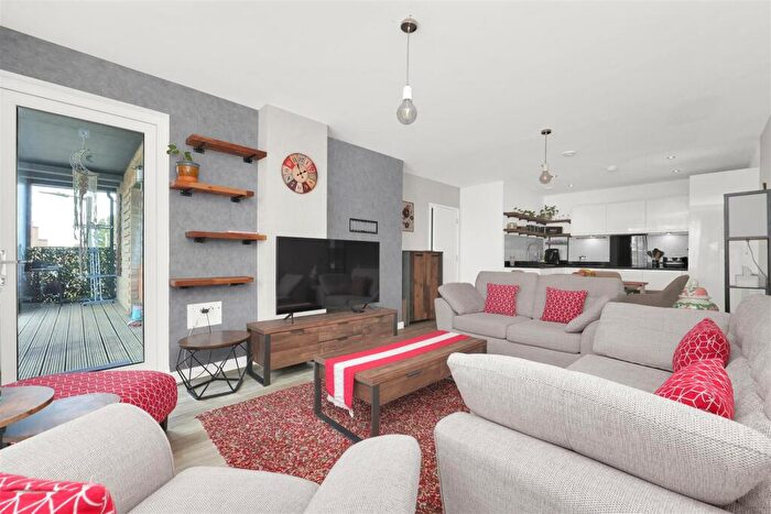 3 Bedroom Flat For Sale In Woodley Crescent, London, NW2